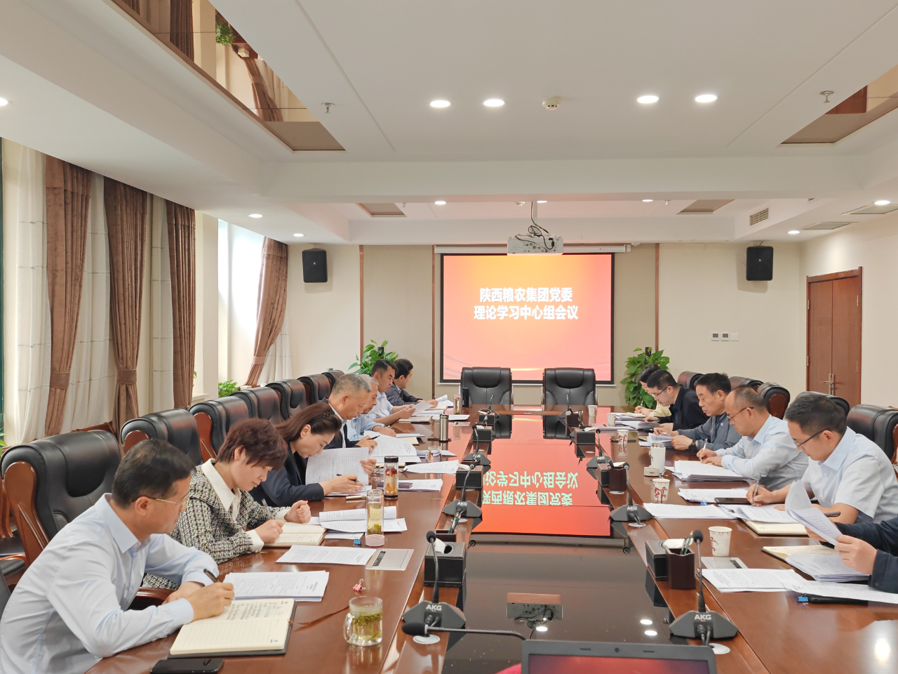 集团党委理论学习中心组召开2024年度第6次学习会议